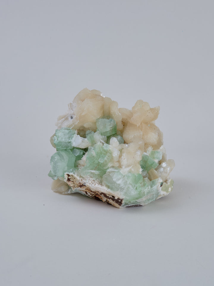 Apophylith Stufe grün mit Stilbite