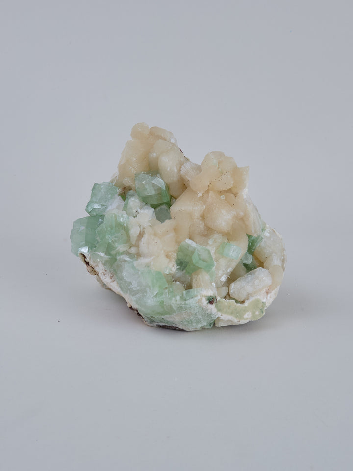 Apophylith Stufe grün mit Stilbite