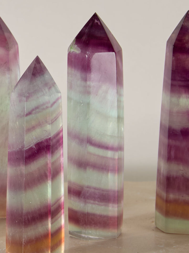 Regenbogen Fluorit Spitze