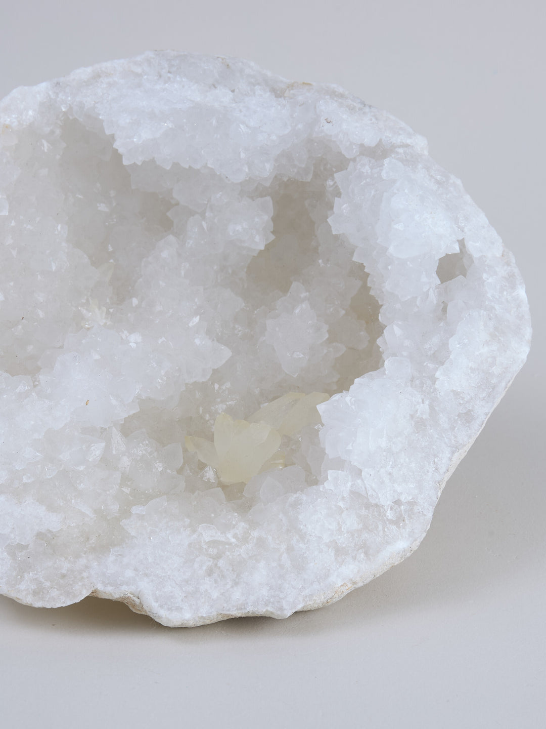 Bergkristall Geode mit Calcit