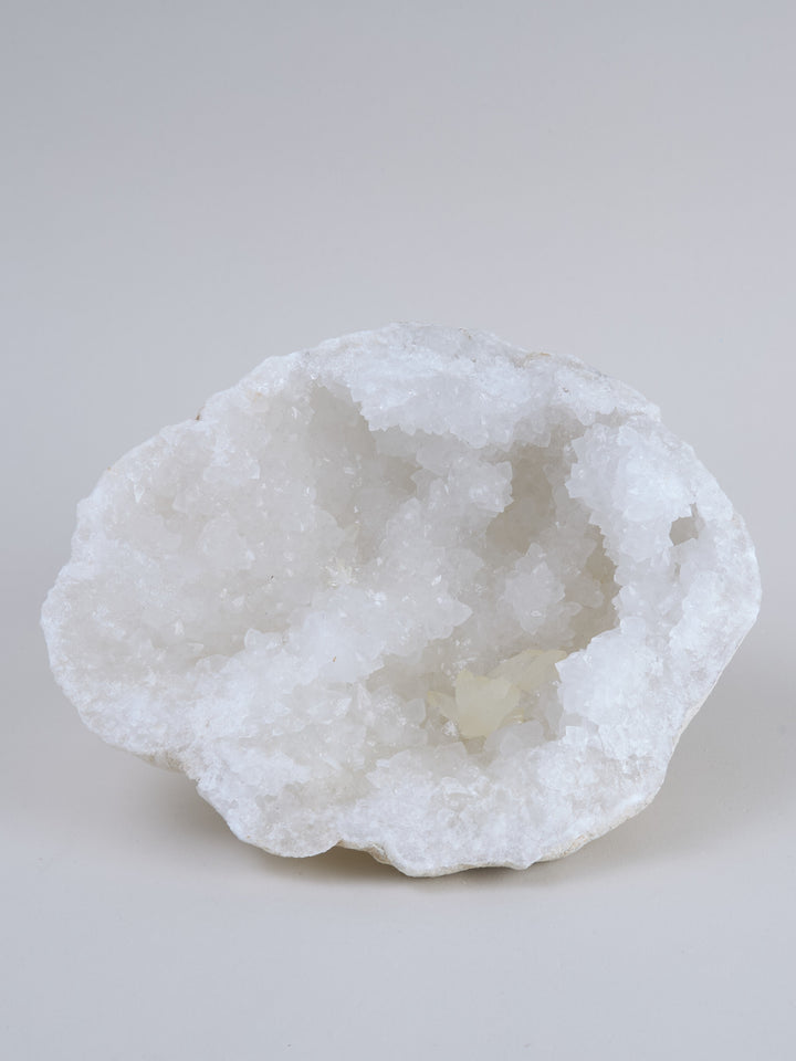 Bergkristall Geode mit Calcit