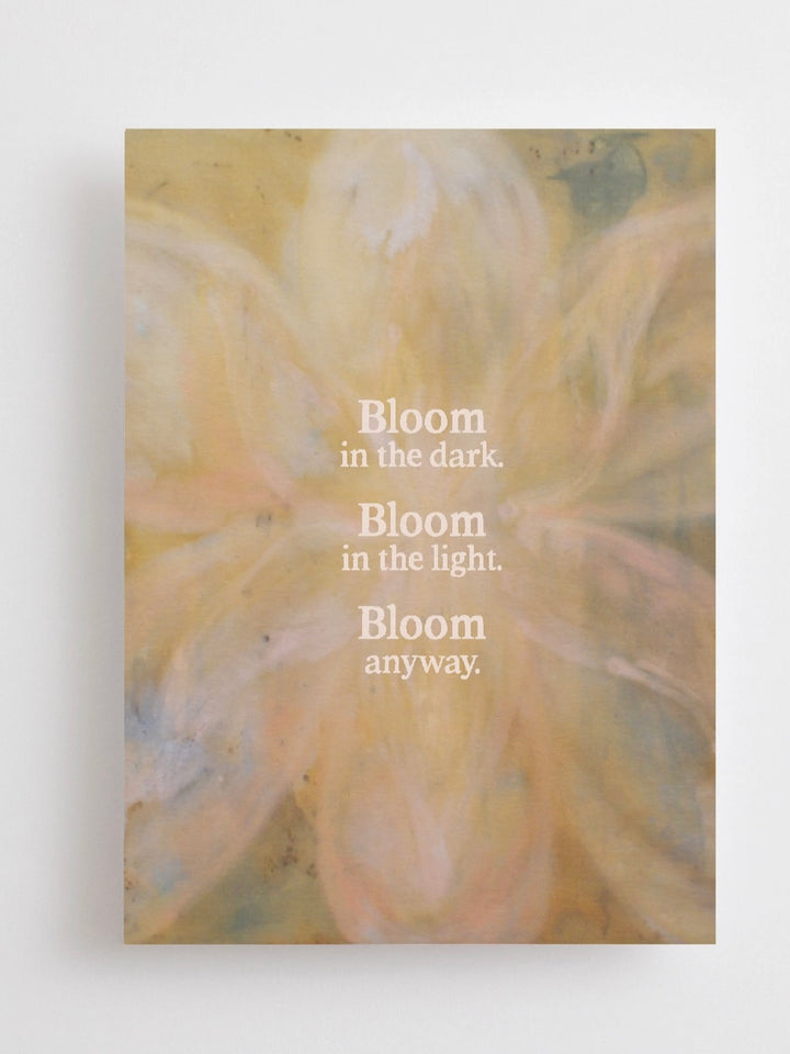 Anna Cosma Bllom in the dark Postkarte
