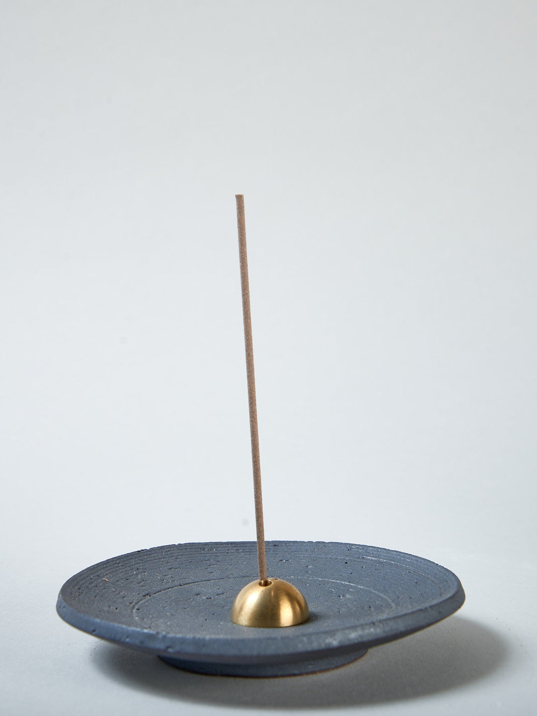 Black Volcanic Räucherstäbchenhalter